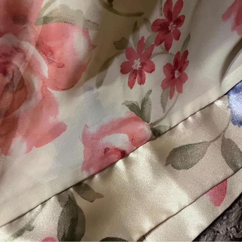 Floral Satin Lounge Robe - Picture 4 of 5